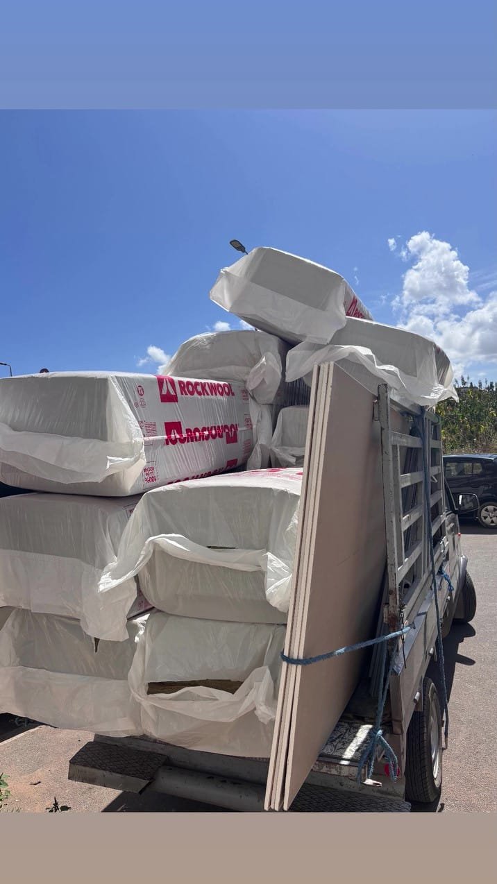 Livraison Rockwool et plaques BA13 à un maalem plaquiste — Rifaa Kénitra
